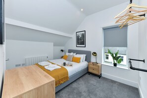 2 Schlafzimmer, Bügeleisen/Bügelbrett