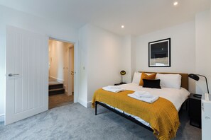 2 Schlafzimmer, Bügeleisen/Bügelbrett