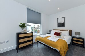 2 Schlafzimmer, Bügeleisen/Bügelbrett