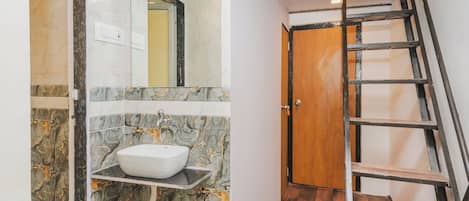 Basic Double or Twin Room | Bathroom | Shower, toilet paper