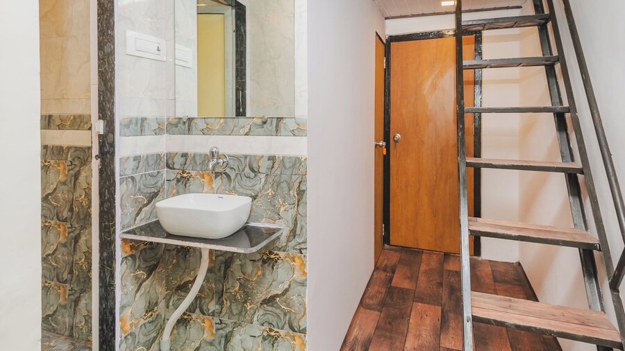 アフラ ドーミトリー