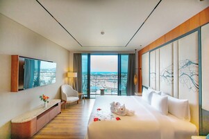 Presidential Suite | Premium bedding, memory foam beds, minibar, in-room safe