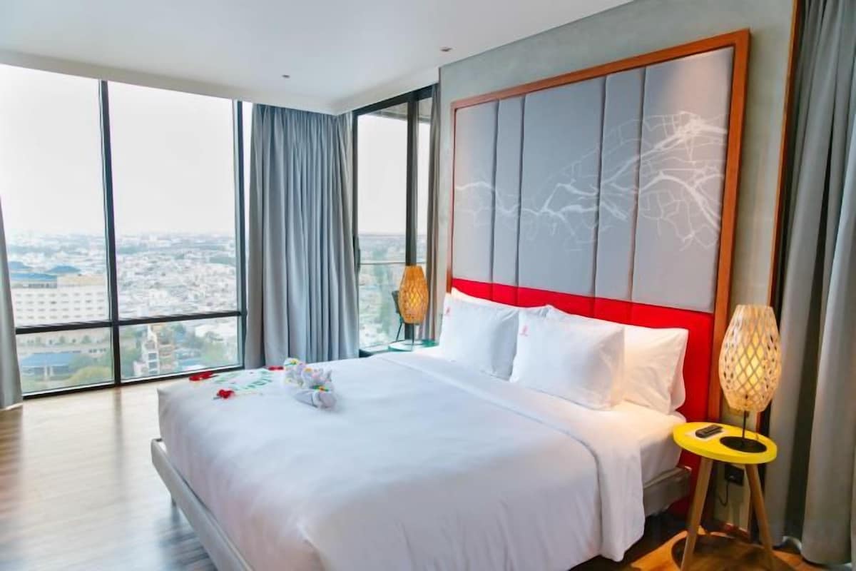 Premium bedding, memory foam beds, minibar, in-room safe
