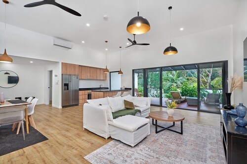 Tropical Kuranda Modern Retreat