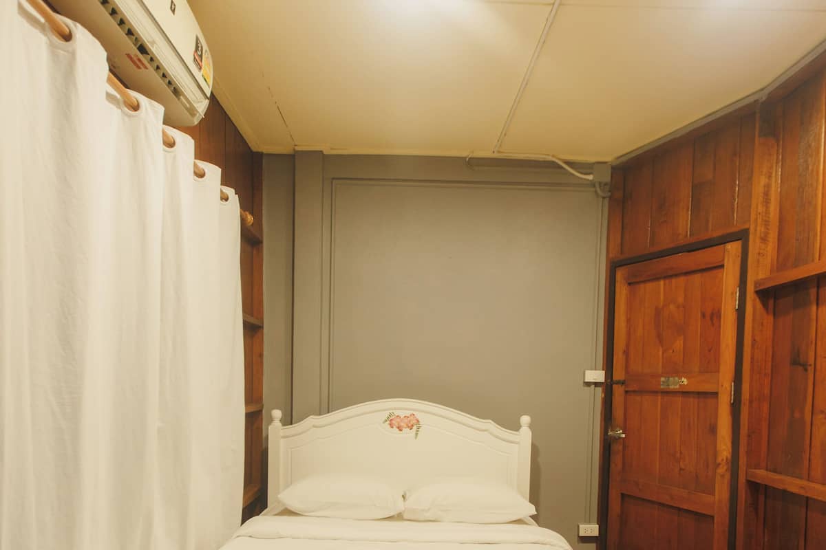 Standard Double Room | Soundproofing, free WiFi, bed sheets