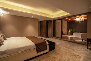 Leela My Space (Lower Ground Floor - Private Sitout with No View) | Bar mini, Wi-fi percuma, cadar katil 
