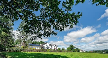 Large 5 bedroom home to sleep 10 people with wonderful sea views