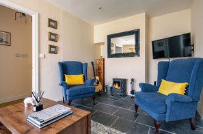 TV - 3 bedroom pet friendly home in the heart of Kenmare town (Kenmare)