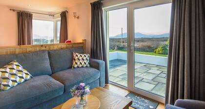 Cosy two bedroom cottage in Waterville with sea views