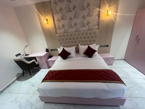 Egyptian cotton sheets, premium bedding, memory foam beds, free minibar - Hotel Yathin - Mysore (Mysore)