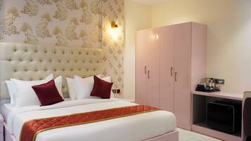 1 bedroom, Egyptian cotton sheets, premium bedding, memory foam beds