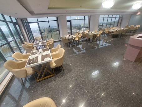 Restaurant. Hotel Yathin - Mysore