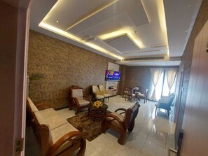 Télévision à écran plat de 42 pouces avec chaînes par câble