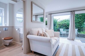 32 inci televisyen skrin rata dengan kabel 