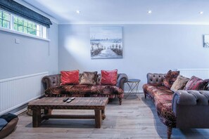 32 inci televisyen skrin rata dengan kabel 