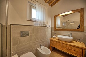 Dusche, Haartrockner, Bidet