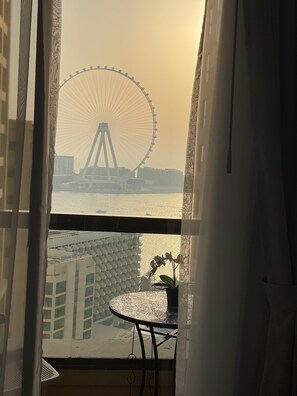 Appartement Deluxe, 1 chambre, balcon, vue partielle sur la mer | Vue sur la plage ou l’océan