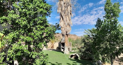 NEWLY LISTED! Spacious 2-bedroom apartment in a little oasis near Spitzkoppe.