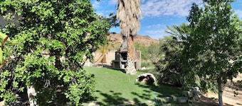 NEWLY LISTED! Spacious 2-bedroom apartment in a little oasis near Spitzkoppe.