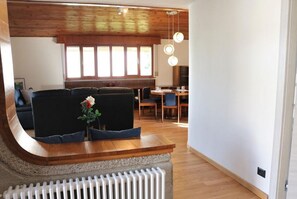 TV, fireplace - Villa with garden and cosy attic (Cividale del Friuli)