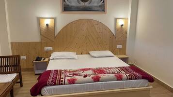 Kahden hengen perhehuone, vuoristonäköala | Ylelliset vuodevaatteet, pillowtop-patjalliset sängyt, äänieristys