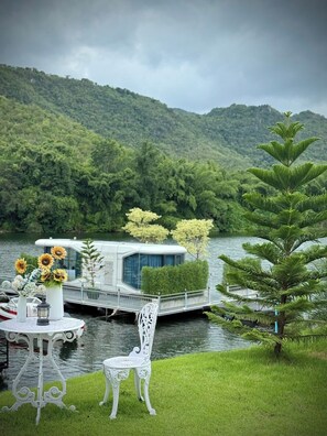 Habitación familiar, vista al río | Escritorio y wifi gratis 