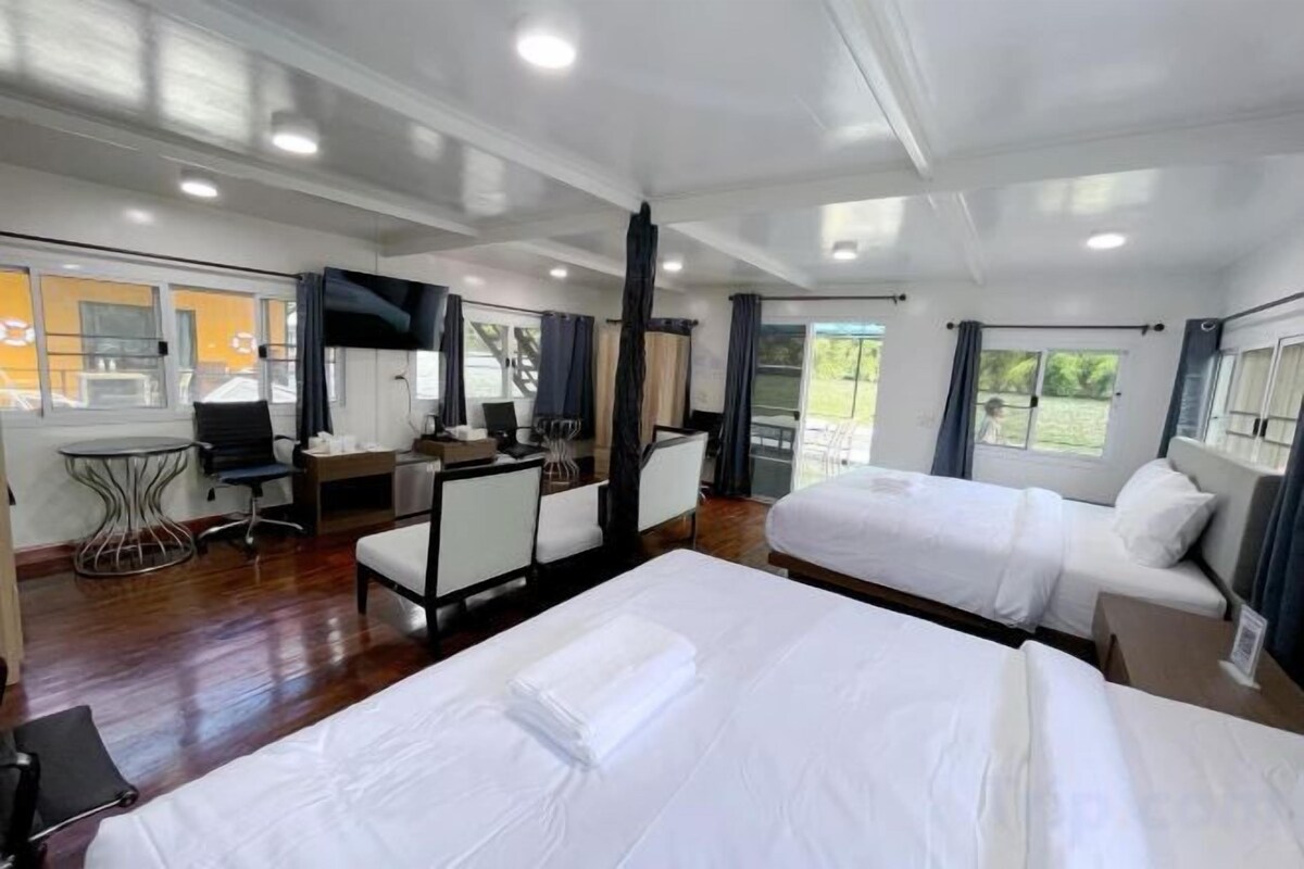 Desk, free WiFi, bed sheets