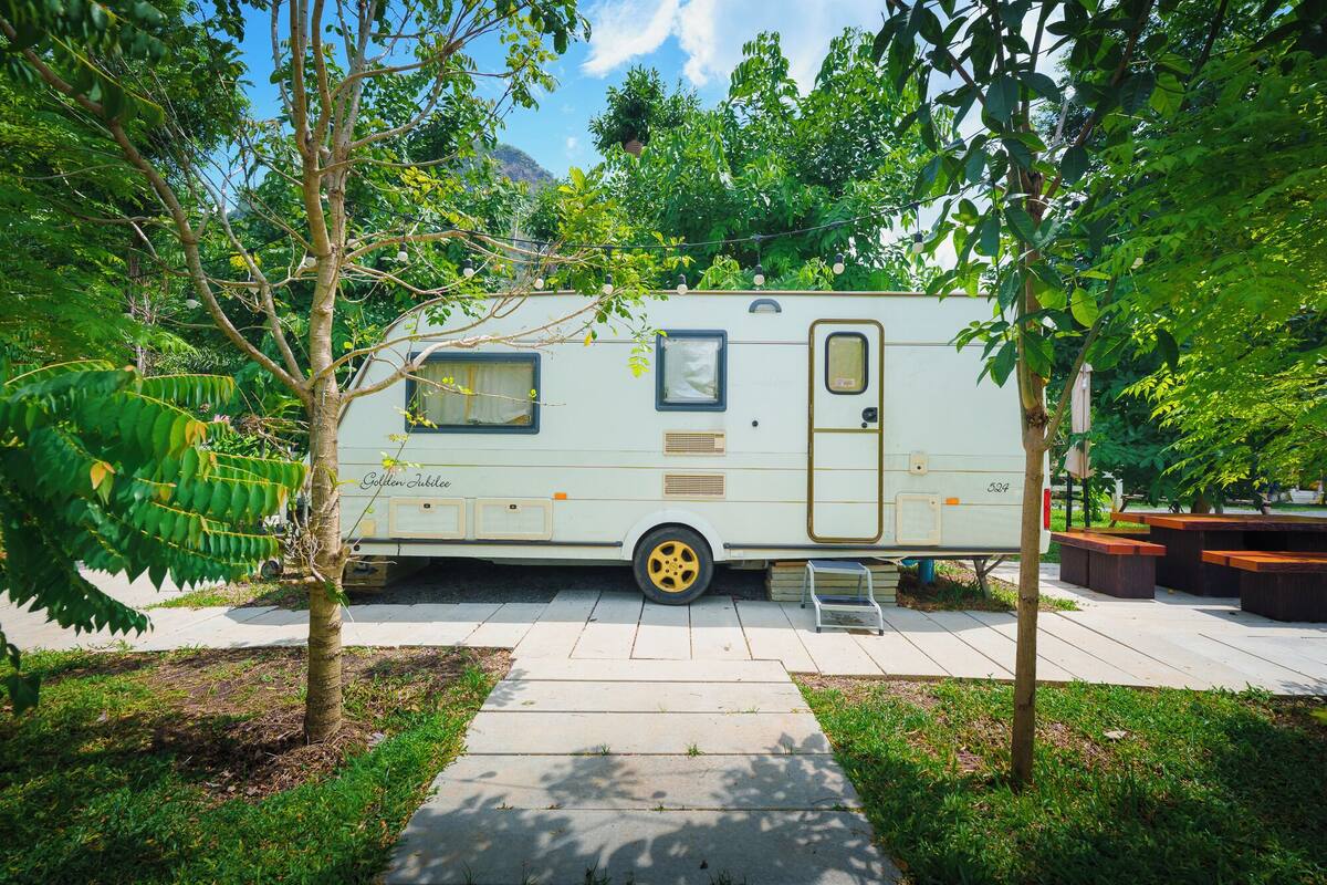 Superior Studio, Garden View | Desk, free WiFi, bed sheets