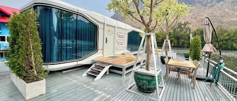 Family Room, River View | Desk, free WiFi