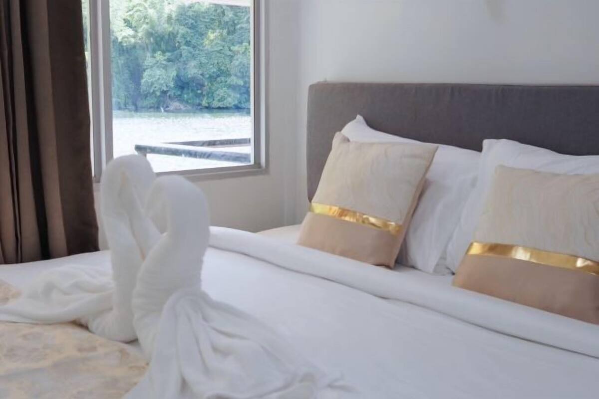Desk, free WiFi, bed sheets