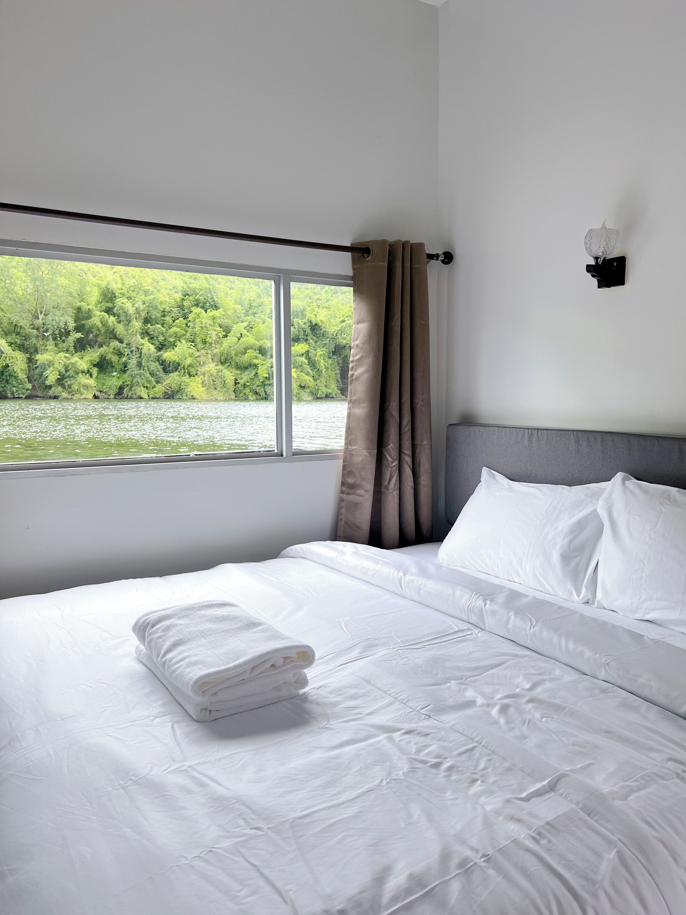Superior Double Room, River View | Desk, free WiFi