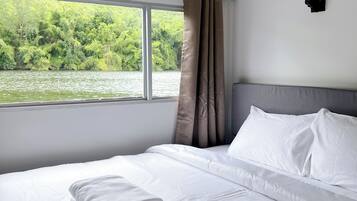 Superior Double Room, River View | Desk, free WiFi