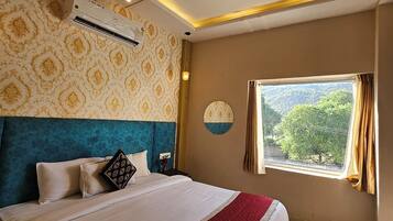 Premium bedding, down duvets, desk, soundproofing