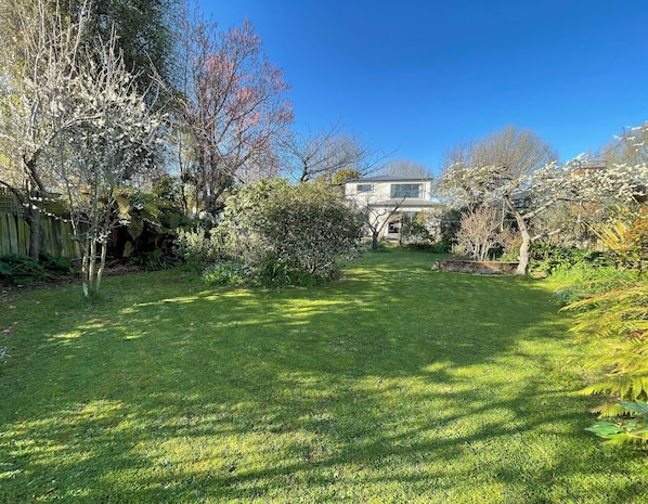 Property grounds - Character, quiet & new, near CBD: CNZhouse (Christchurch)