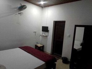 Deluxe-Doppelzimmer, Balkon, Gartenblick | 1 Schlafzimmer, kostenloses Internet per Kabel