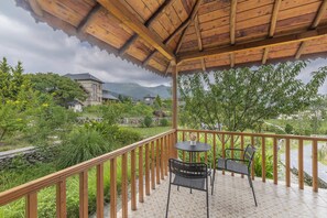 Premium-Vierbettzimmer, Bergblick | Ausblick vom Zimmer