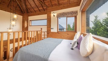 Superior Quadruple Room, Mountain View | Blackout curtains, free WiFi, bed sheets