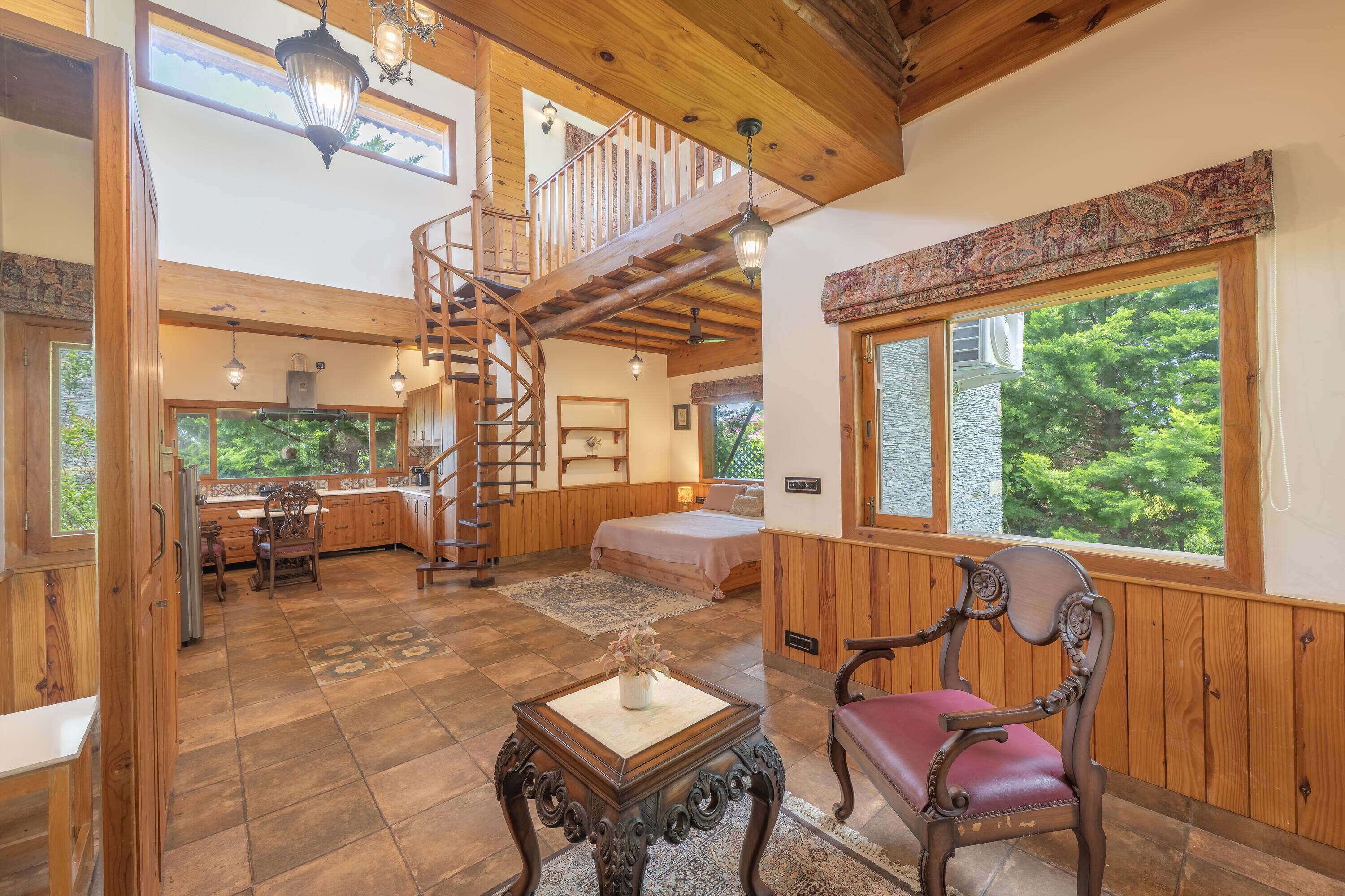 Superior Quadruple Room, Mountain View | Dining room