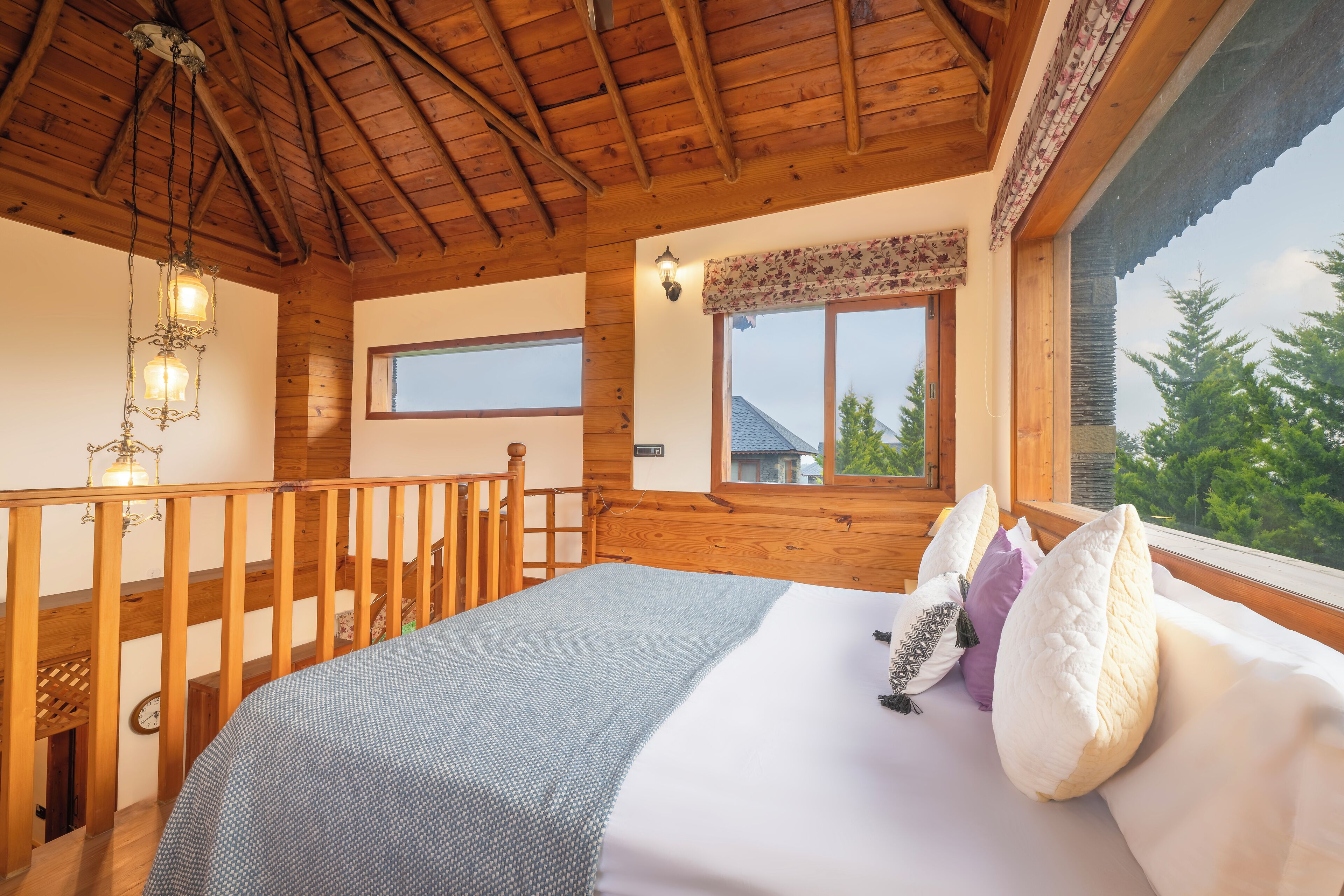 Habitación cuádruple superior, vistas a la montaña | Cortinas opacas, wifi gratis, ropa de cama