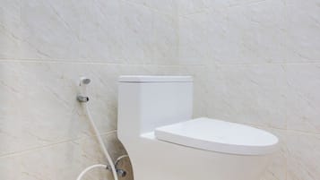 Ducha, toallas, jabón, shampoo