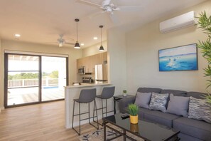 Smart TV - Inviting Villa, Shared Pool & Easy Beach Access (Leeward Settlement)