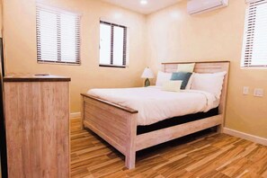 1 habitación, tabla de planchar con plancha, wifi gratis y ropa de cama