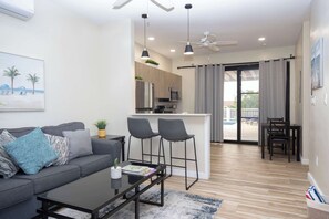 Een smart-tv en een kantoor