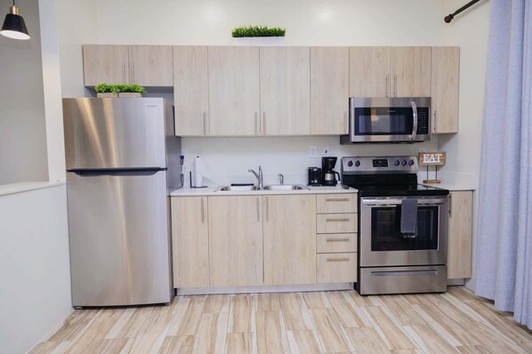 Fridge, microwave, oven, stovetop