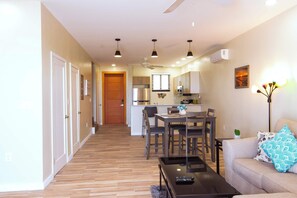 Smart TV - Private Pool Villa Near Long Bay Beach & Grace Bay (Leeward Settlement)