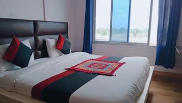 Soundproofing, free WiFi, bed sheets