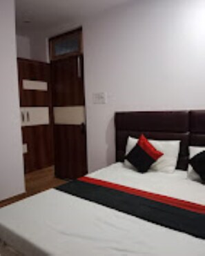 Soundproofing, free WiFi, bed sheets - Goroomgo Atithi Restaurant & Guest House (Fatehabad)
