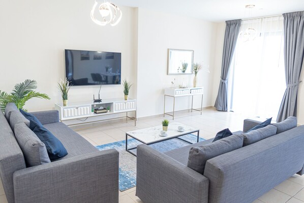 Departamento Deluxe, 1 habitación, balcón, vista a la marina | Cortinas blackout, insonorización y tabla de planchar con plancha 