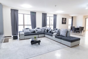 Blackout drapes, soundproofing, iron/ironing board, free WiFi - HAPPY SEASON | Apartment on JBR (Dubai)