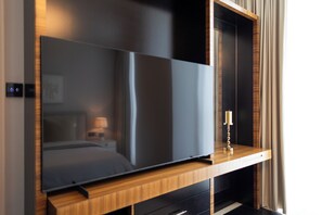 Luxury-Apartment, Flussblick | 1 Schlafzimmer, Verdunkelungsvorhänge, schallisolierte Zimmer